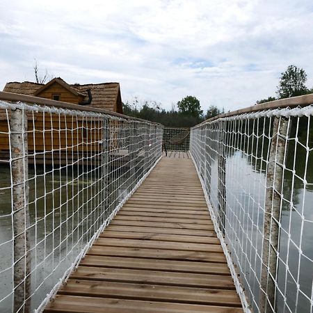 Les Cabanes Flottantes Givrauval Exterior foto