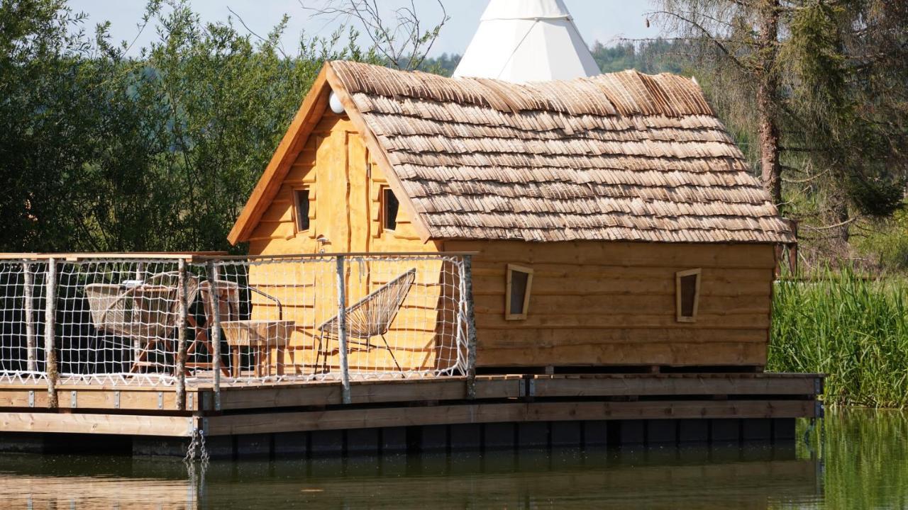 Les Cabanes Flottantes Givrauval Exterior foto