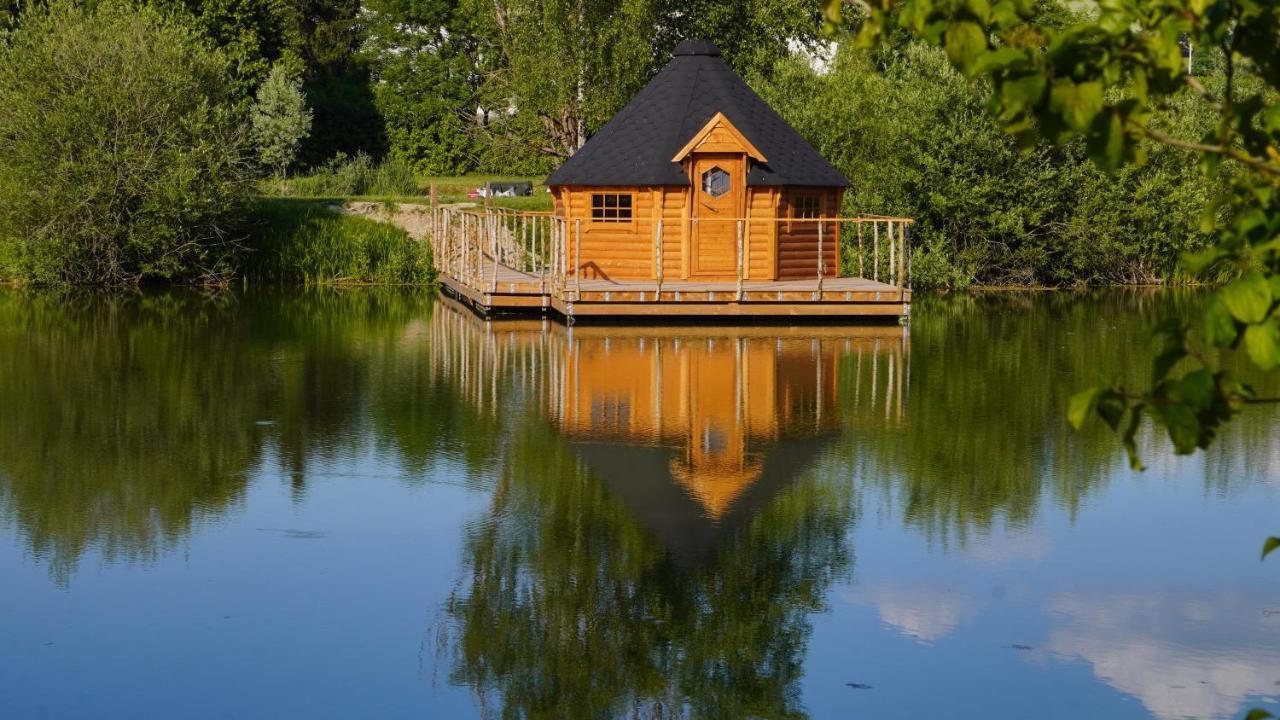 Les Cabanes Flottantes Givrauval Exterior foto