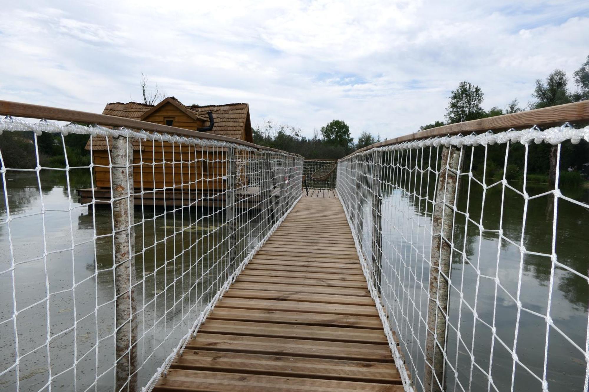 Les Cabanes Flottantes Givrauval Exterior foto