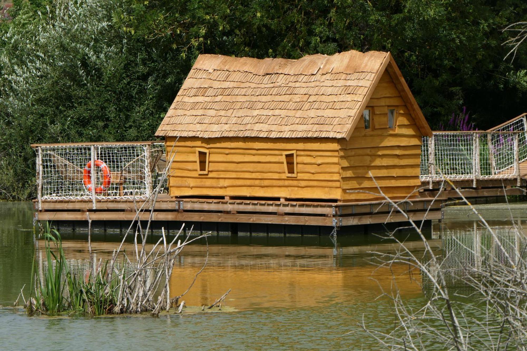 Les Cabanes Flottantes Givrauval Exterior foto