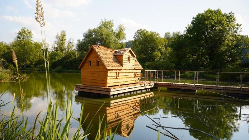 Les Cabanes Flottantes Givrauval Exterior foto